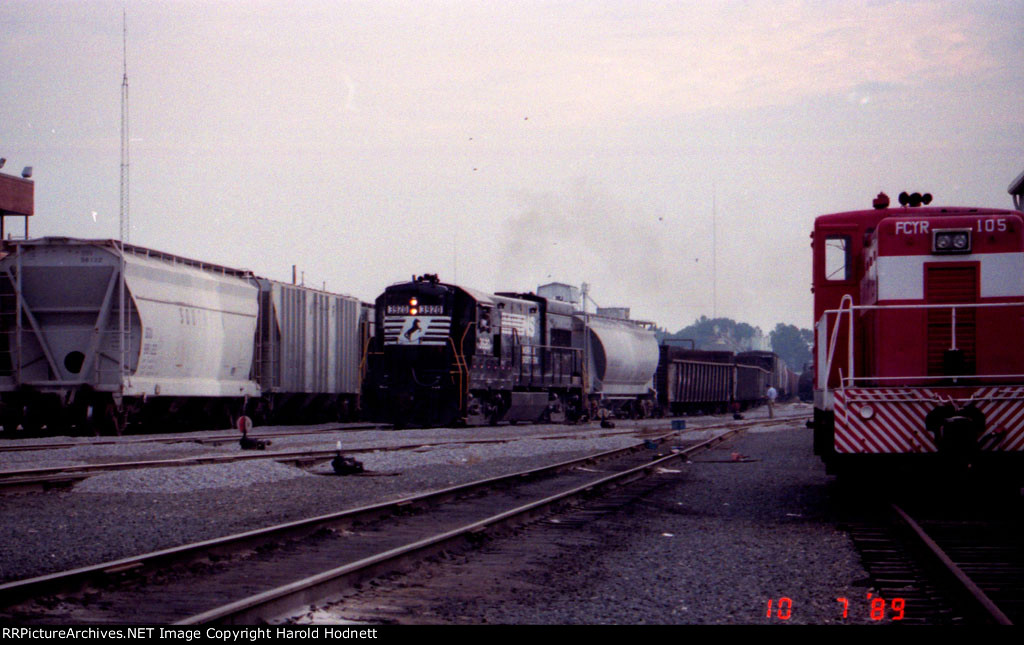 NS 3920 works the yard